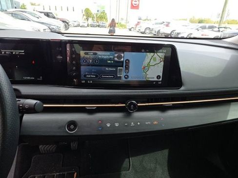 Used 2024 Nissan Ariya AWD image 18