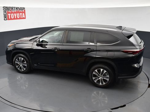 Used 2024 Toyota Highlander XLE AWD/4WD image 23