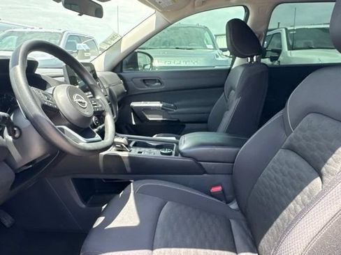 Used 2024 Nissan Pathfinder S AWD/4WD image 2