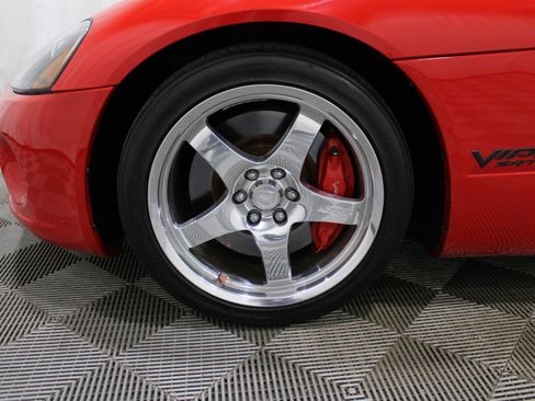 Used 2004 Dodge Viper SRT-10 RWD image 28