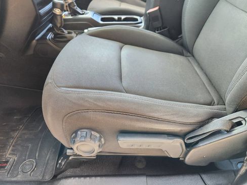 Used 2020 Jeep Wrangler Unlimited Sahara AWD/4WD image 25