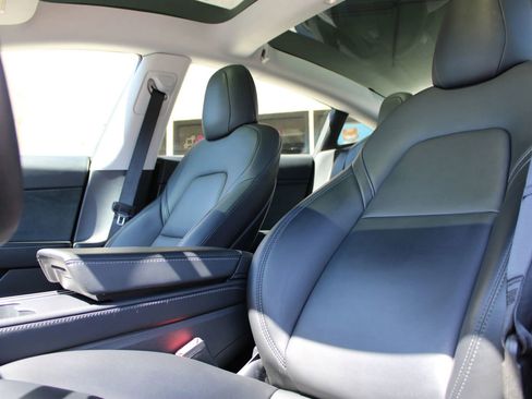 Used 2022 Tesla Model 3 Long Range image 12