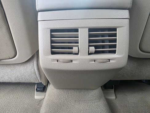 Used 2011 Toyota Avalon Limited image 26