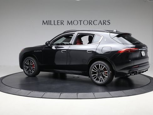 New 2025 Maserati Grecale GT image 3