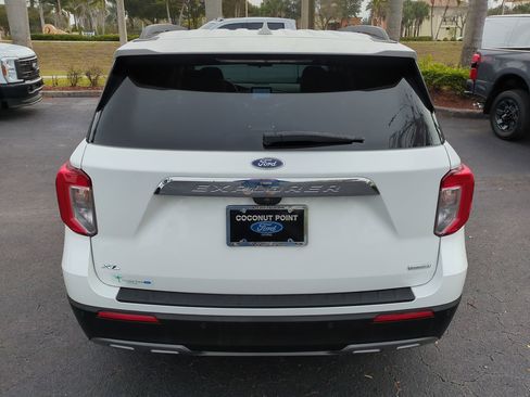 Used 2020 Ford Explorer XLT w/ Equipment Group 202A image 5