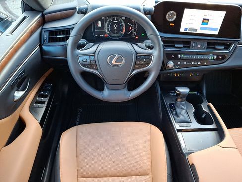 Certified 2023 Lexus ES 350 w/ Premium Package image 12