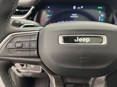 Used 2023 Jeep Grand Cherokee 4WD 4xe image 18