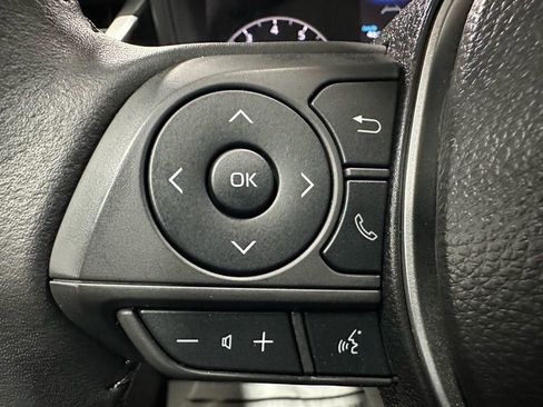 Used 2025 Toyota Corolla SE image 19