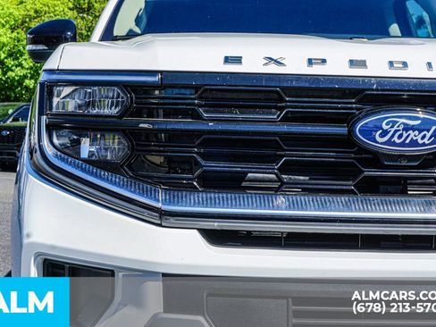Used 2025 Ford Expedition Platinum AWD/4WD image 12