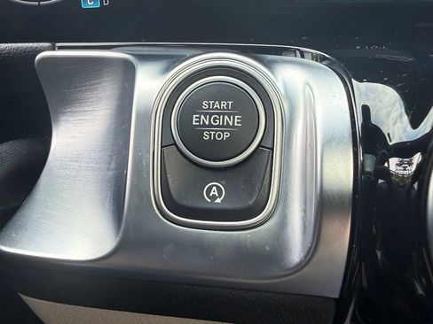 Used 2026 Mercedes-Benz GLB 250 4MATIC image 33