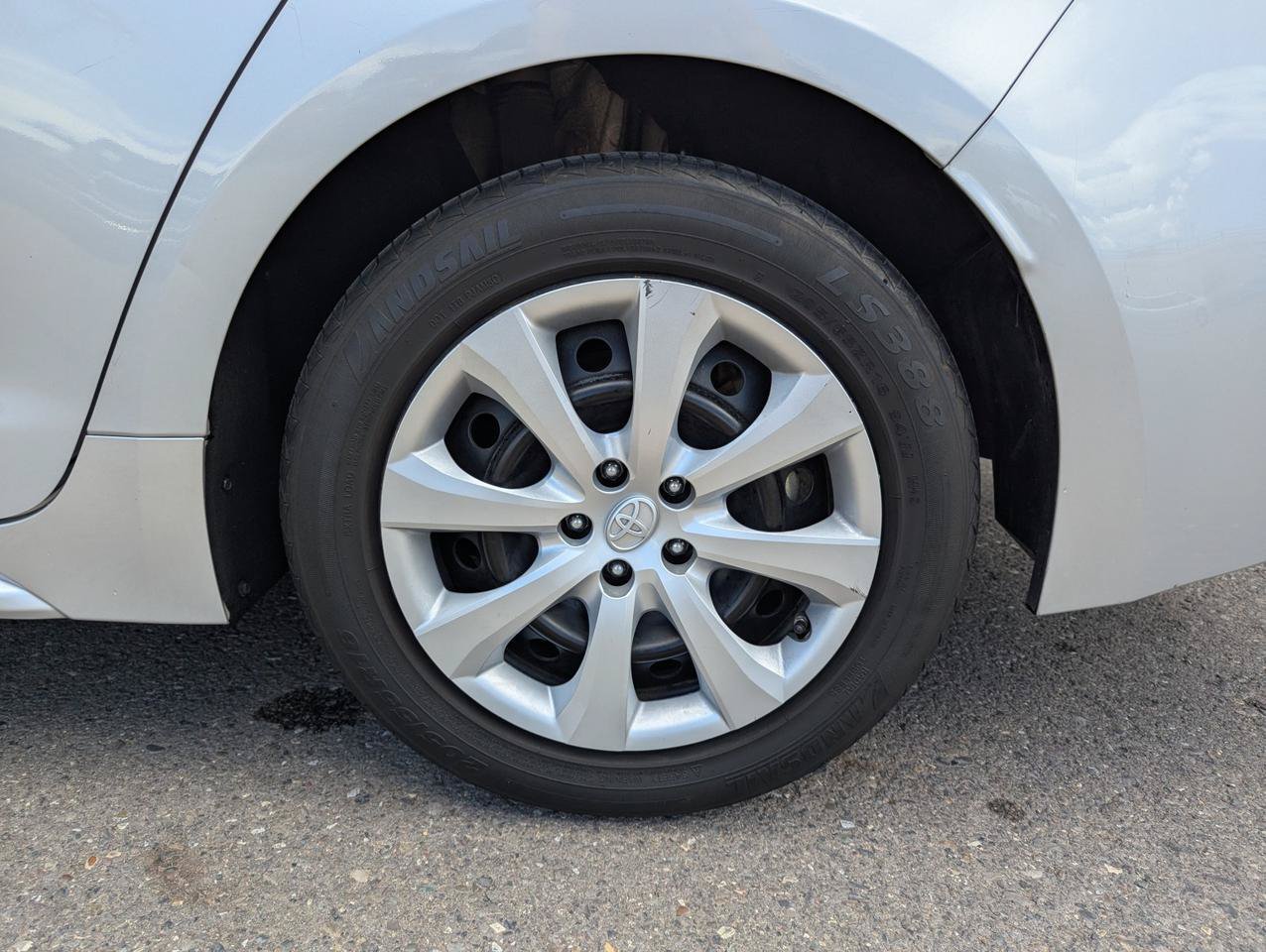 Used 2022 Toyota Corolla LE FWD image 23