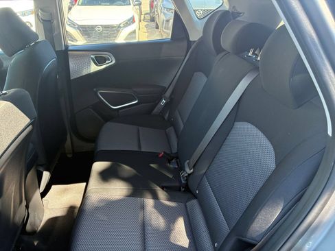 Used 2025 Kia Soul LX w/ LX Technology Package FWD image 17