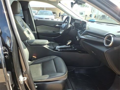 Used 2025 Chevrolet Trax ACTIV w/ Driver Confidence Package image 17