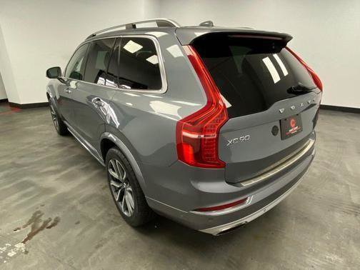 Used 2017 Volvo XC90 T6 Momentum w/ Vision Package AWD/4WD image 5