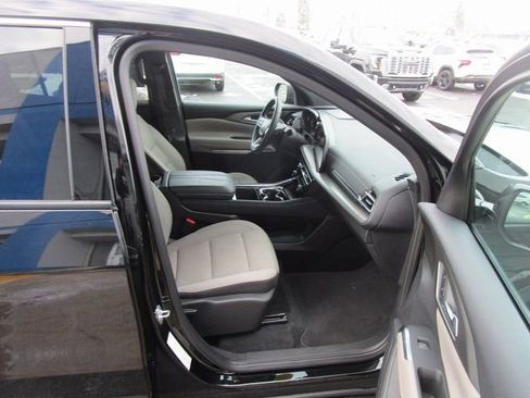 Used 2025 Chevrolet Traverse LT image 28
