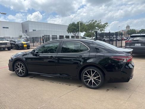 Used 2023 Toyota Camry SE FWD image 8