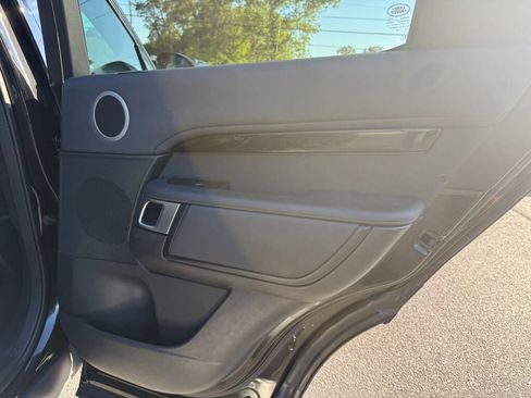 Used 2020 Land Rover Discovery SE image 26