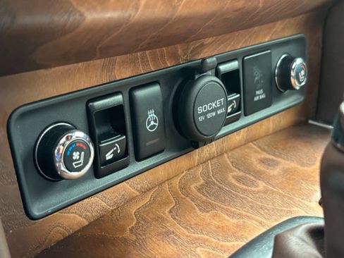 Used 2016 INFINITI QX80 Limited image 20