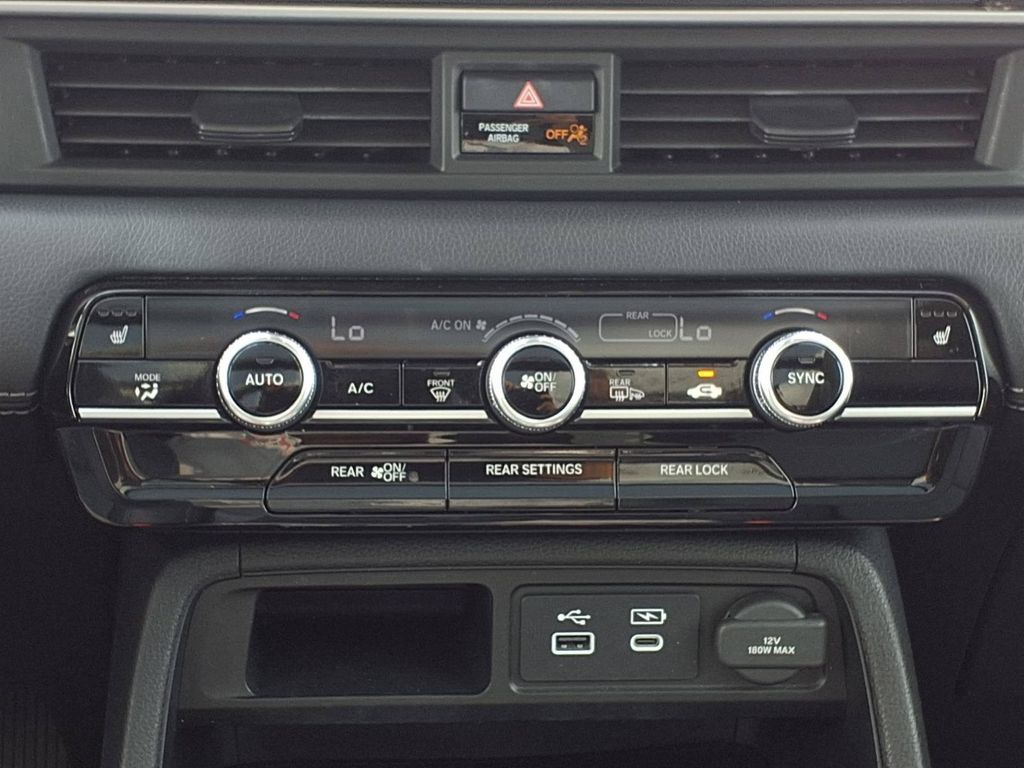 Used 2023 Honda Pilot Touring image 16