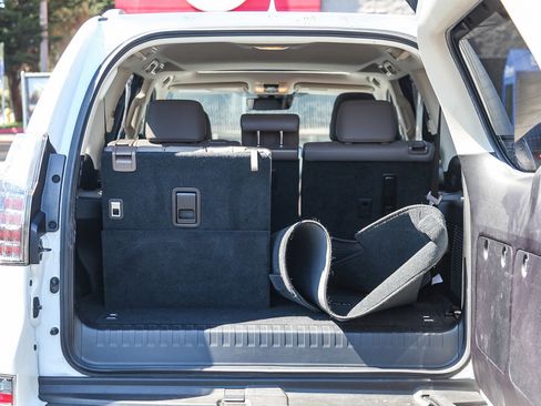 Used 2021 Lexus GX 460 Premium w/ Premium Package image 26