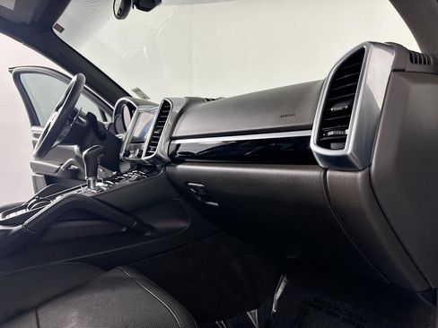 Used 2017 Porsche Cayenne Platinum Edition image 39