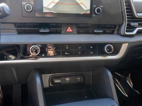 Used 2025 Kia Sportage LX image 23