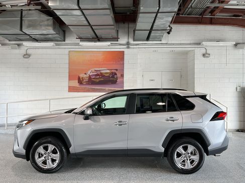 Used 2025 Toyota RAV4 XLE AWD/4WD image 5