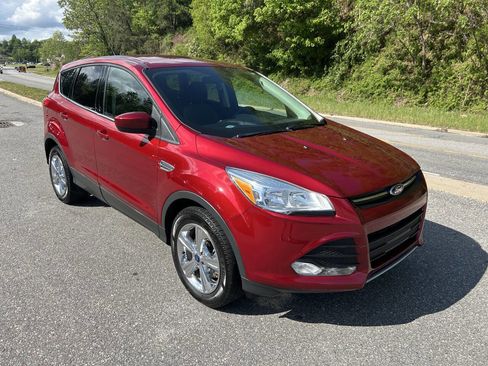 Used 2016 Ford Escape SE w/ SE Cold Weather Package AWD/4WD image 10