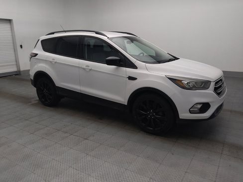 Used 2017 Ford Escape SE w/ Equipment Group 201A FWD image 11