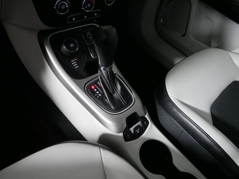 Used 2017 Jeep Compass Latitude w/ Cold Weather Group AWD/4WD image 24