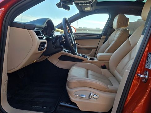 Used 2025 Porsche Macan image 19