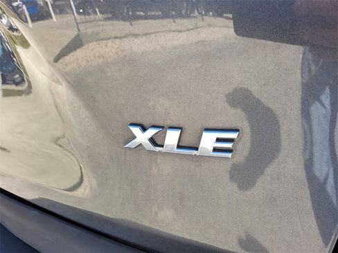 Used 2020 Toyota RAV4 XLE Premium image 13
