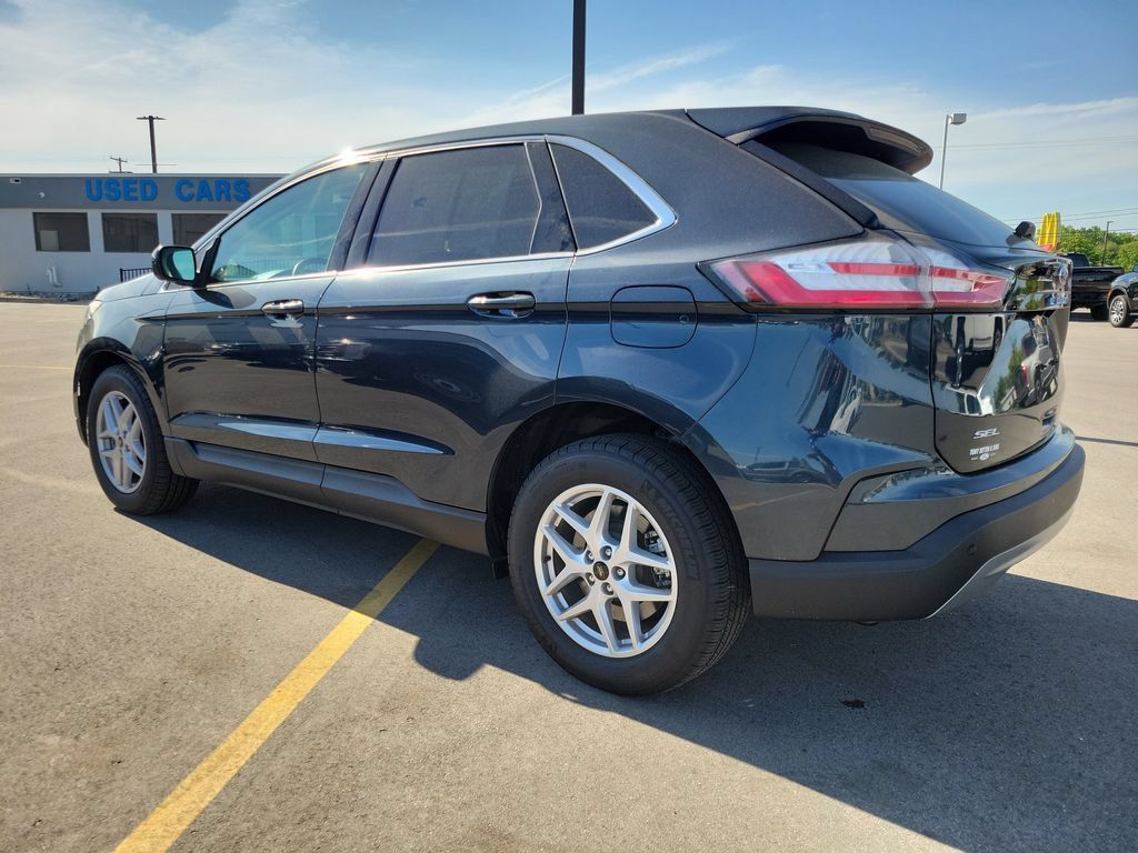 Used 2024 Ford Edge SEL w/ Convenience Package AWD/4WD image 3