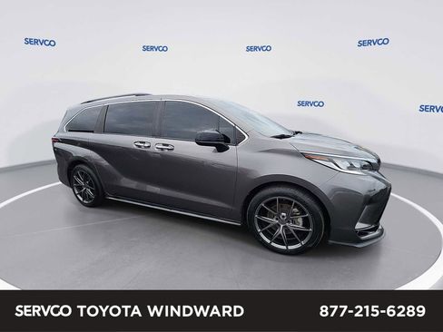 Used 2022 Toyota Sienna XSE image 1