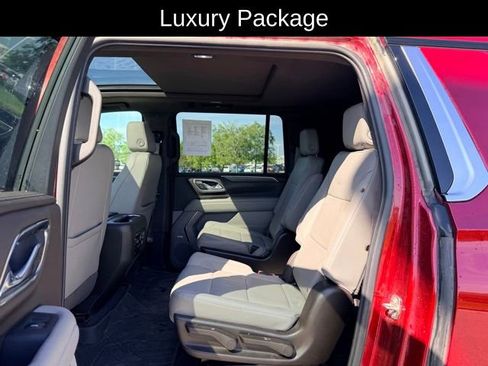 Used 2023 Chevrolet Suburban LT w/ Luxury Package AWD/4WD image 9