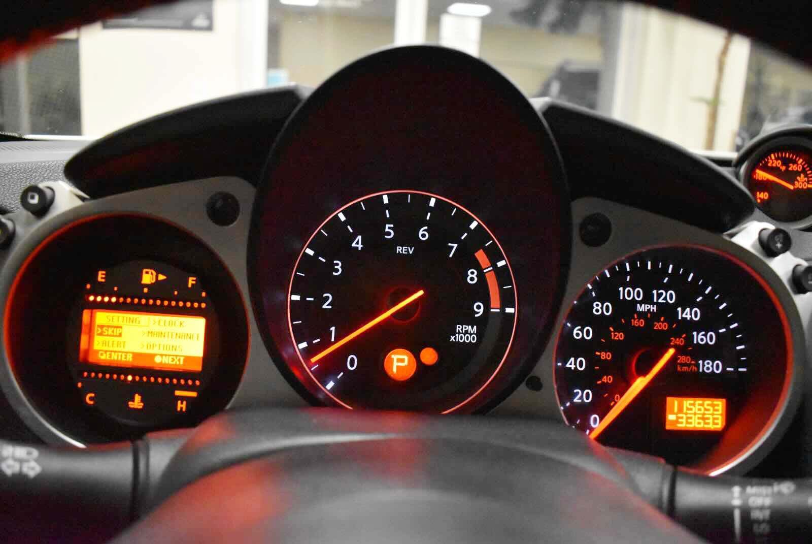 Used 2014 Nissan 370Z Coupe RWD image 15