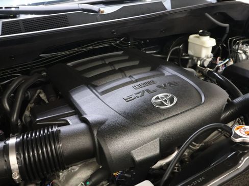 Used 2018 Toyota Tundra SR5 w/ SR5 Upgrade Package AWD/4WD image 26