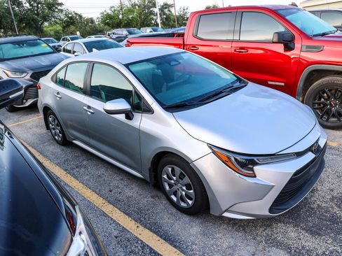 Used 2025 Toyota Corolla LE w/ Convenience Package FWD image 7