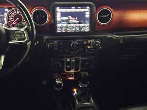 Used 2018 Jeep Wrangler Unlimited Rubicon image 9