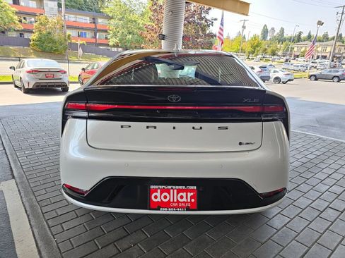 Used 2023 Toyota Prius XLE image 6