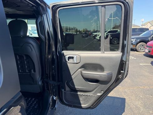 Used 2020 Jeep Wrangler Unlimited Rubicon w/ Steel Bumper Group AWD/4WD image 21