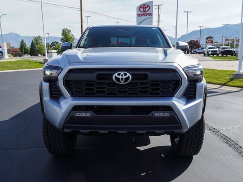 Certified 2025 Toyota Tacoma TRD Off-Road w/ TRD Off Road Upgrade Package AWD/4WD image 3