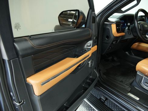 Used 2024 Ford Expedition Platinum AWD/4WD image 39