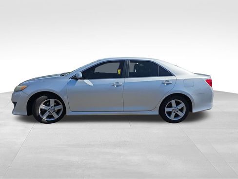 Used 2012 Toyota Camry SE FWD image 5