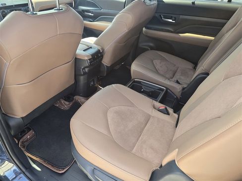 Used 2025 Toyota Grand Highlander AWD Hybrid image 13
