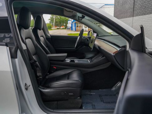 Used 2022 Tesla Model Y Long Range AWD/4WD image 24