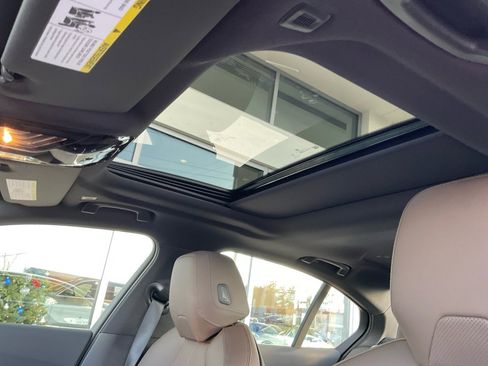 New 2026 BMW 530i xDrive w/ Premium Package image 21