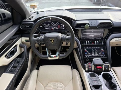 Used 2022 Lamborghini Urus AWD/4WD image 26