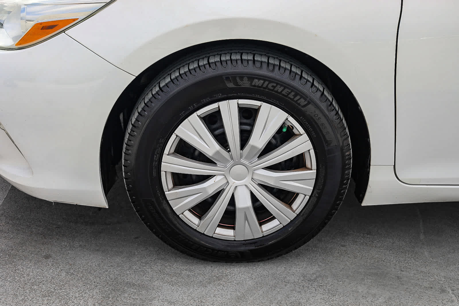 Used 2015 Toyota Camry LE FWD image 10