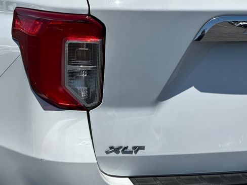 Certified 2021 Ford Explorer XLT w/ Equipment Group 202A RWD image 30